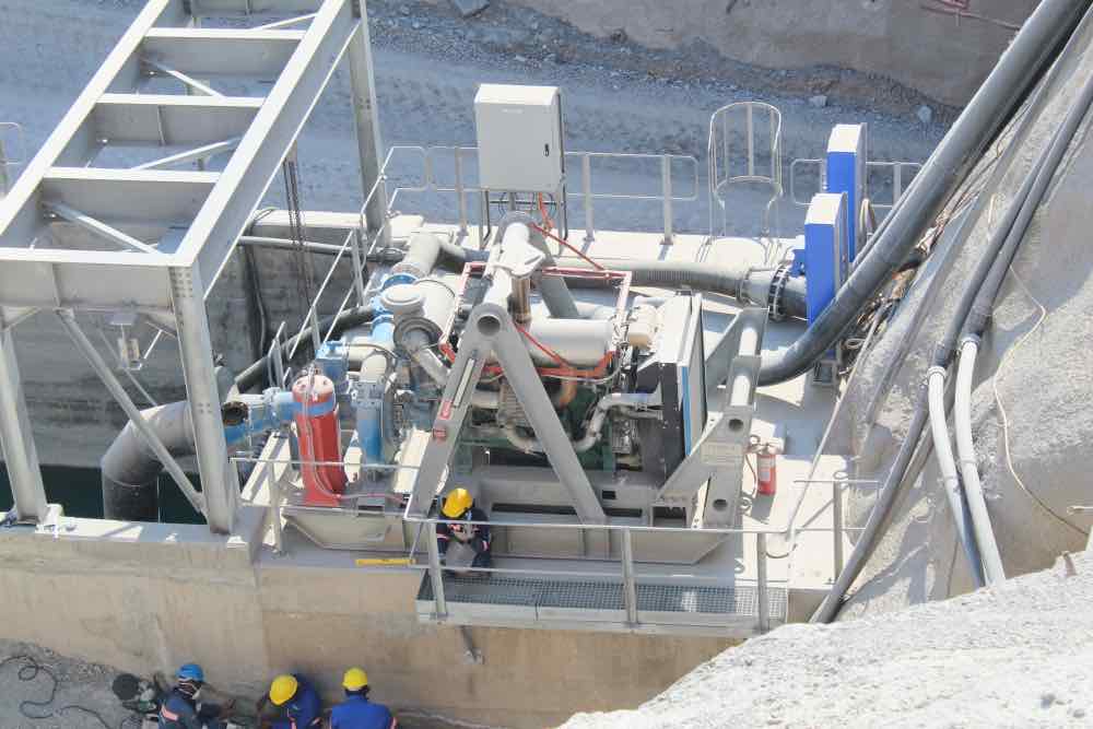 Mining fire suppression system with exhaust scrubbers. Automatic fire suppression system for mining equipment.