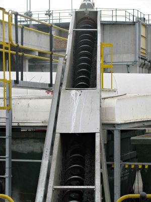 Centerless spiral conveyor for wastewater treatment. Shaftless screw spiral conveyor.